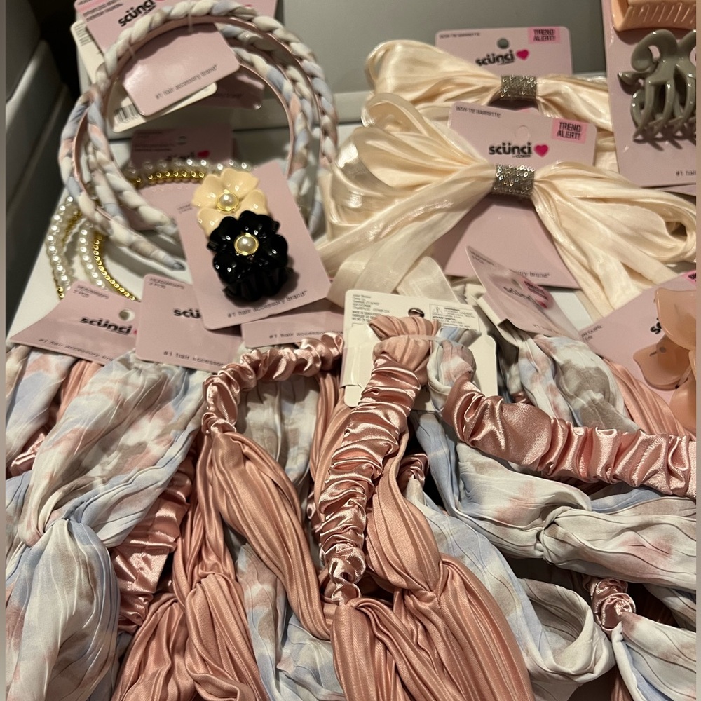 Scunci Hair Accessories